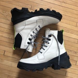 Sorel Brex boots size 8